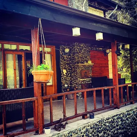 Sapanca Tas Ev Bed and Breakfast Darıca