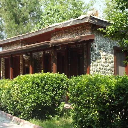 Sapanca Tas Ev Bed and Breakfast