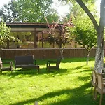 Sapanca Tas Ev Bed & Breakfast 4*