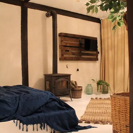 Sapanca Tas Ev Bed & Breakfast 4*