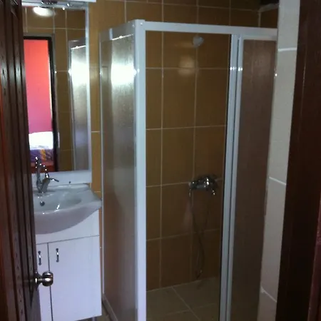 Alojamento de Acomodação e Pequeno-almoço Sapanca Tas Ev Darıca