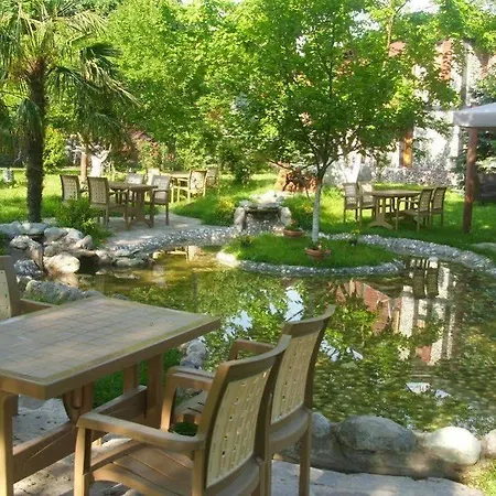 Sapanca Tas Ev Bed & Breakfast